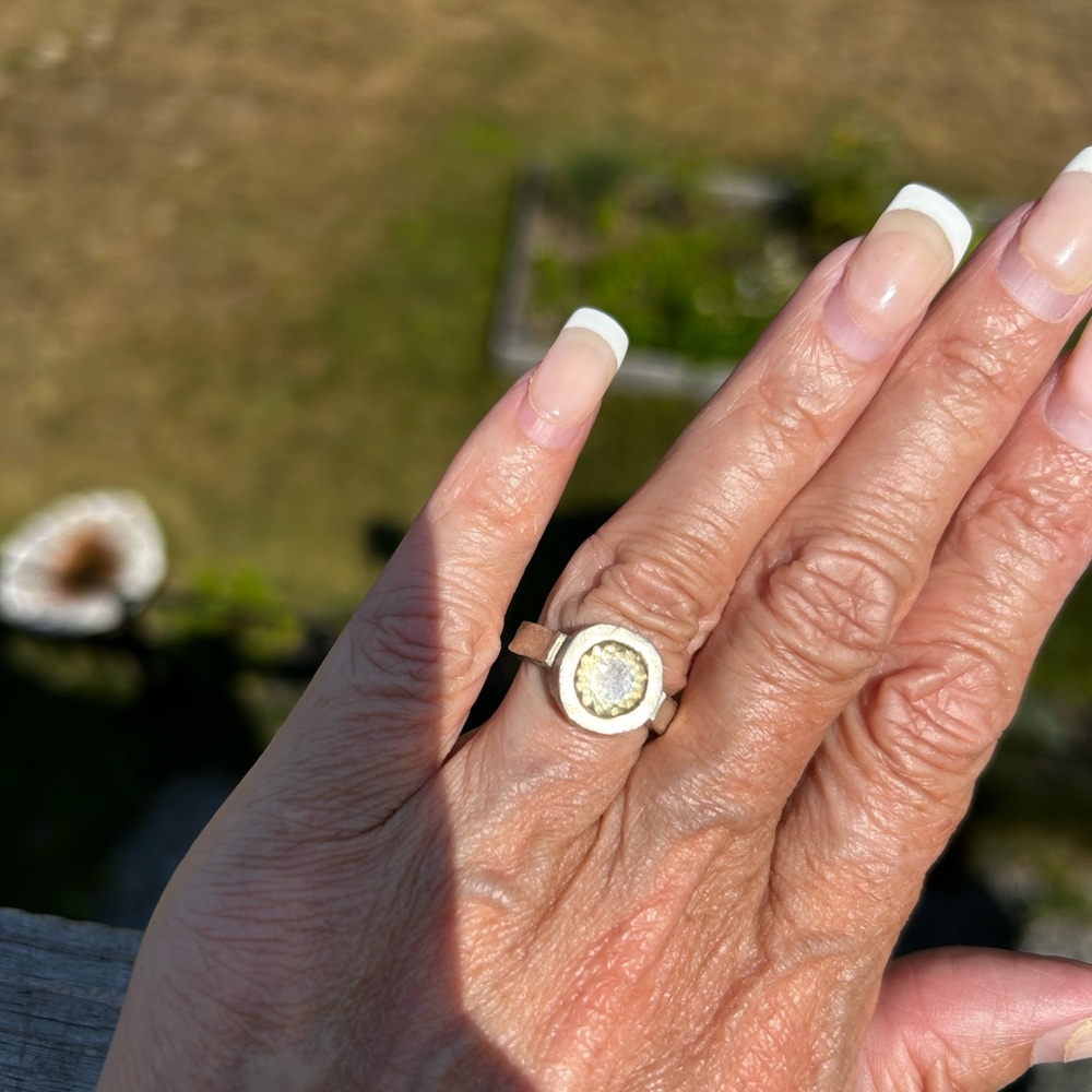 Elegant Hammered Silver Ring with green citrine. Sz 6